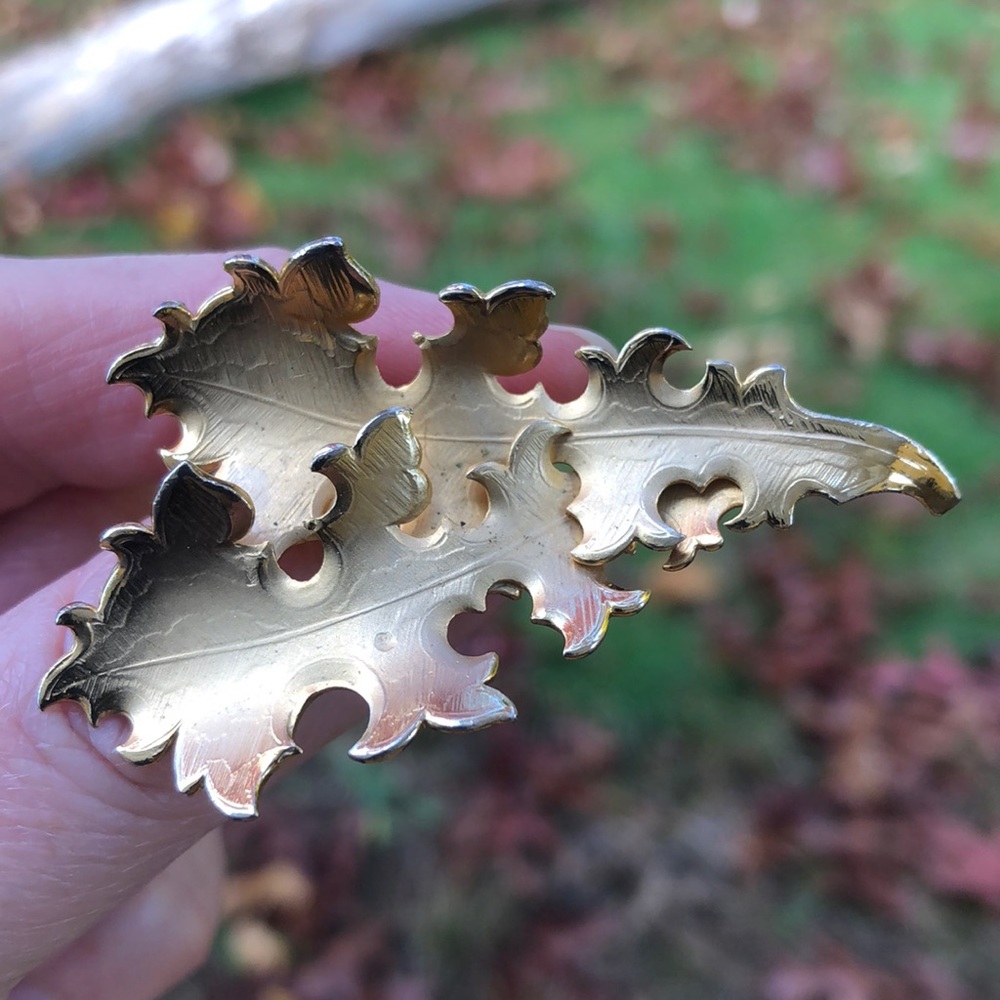 Giovanni brooch